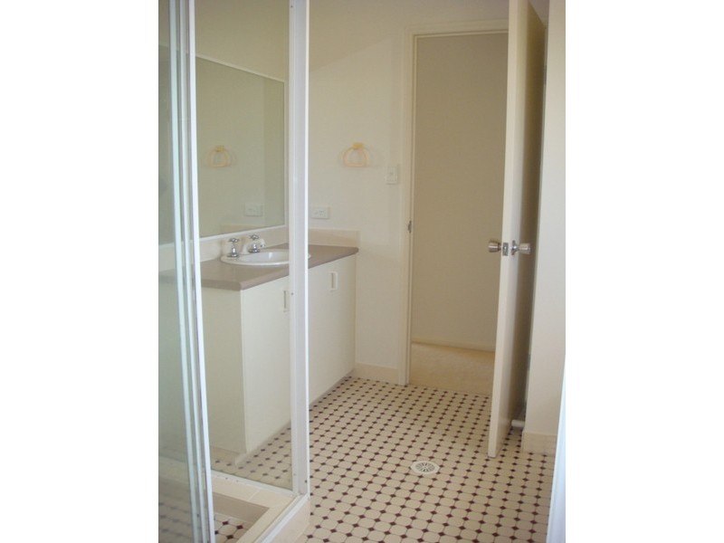 18/482 Pine Ridge Rd, Coombabah QLD 4216