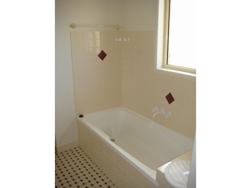 18/482 Pine Ridge Rd, Coombabah QLD 4216