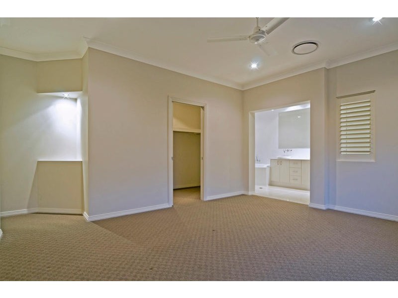 28 Picnic Creek Dr, Coomera QLD 4209