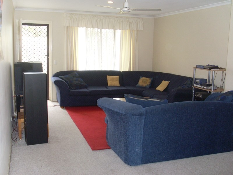 1/195 Olsen Ave, Labrador QLD 4215
