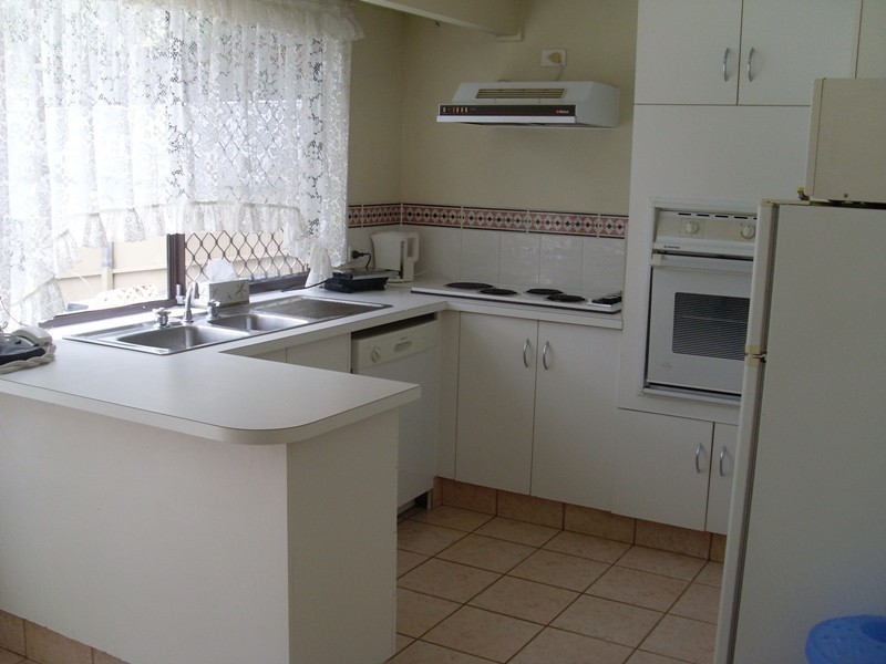 1/195 Olsen Ave, Labrador QLD 4215