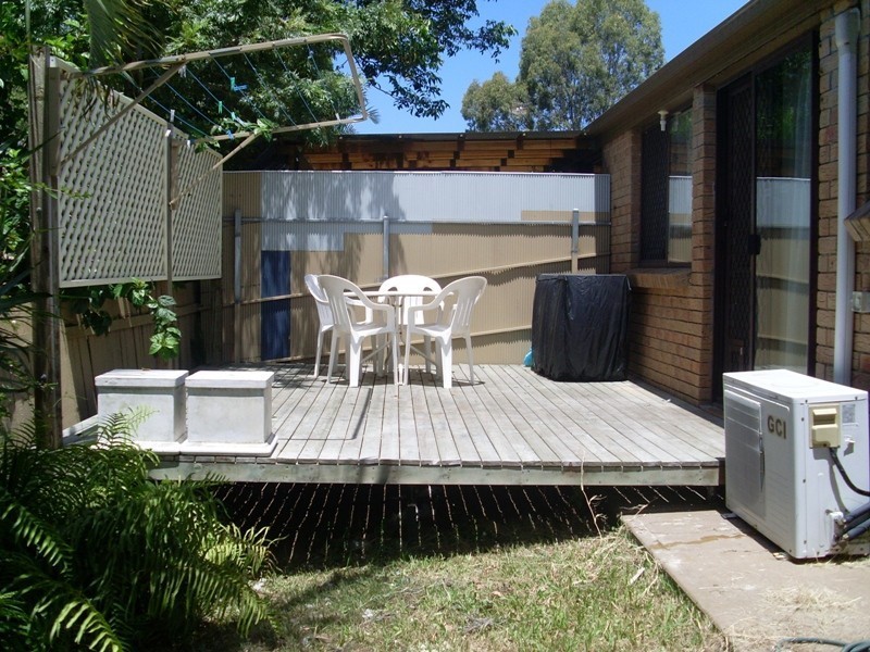 1/195 Olsen Ave, Labrador QLD 4215