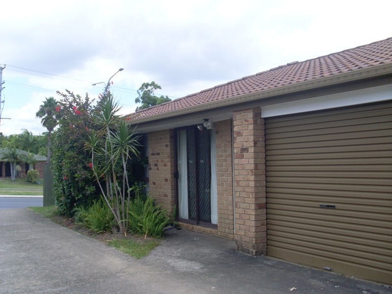1/195 Olsen Ave, Labrador QLD 4215