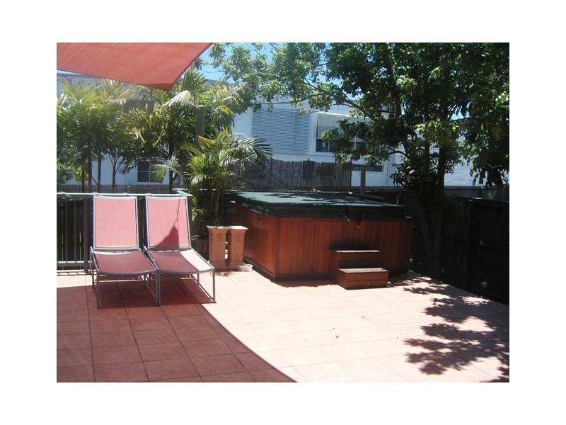 6/6-8 White Street, Southport QLD 4215