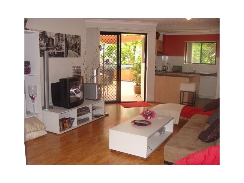 6/6-8 White Street, Southport QLD 4215