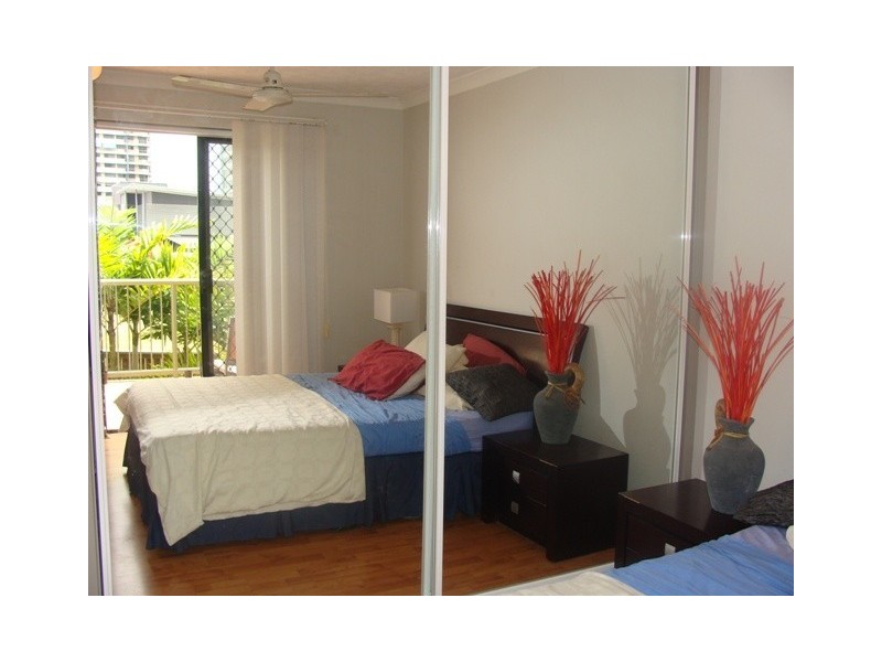 6/6-8 White Street, Southport QLD 4215