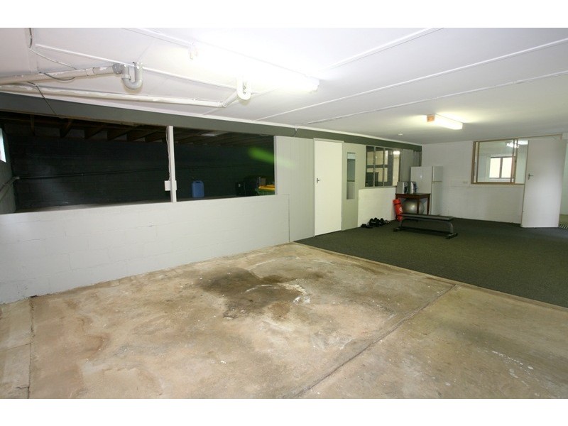 9 Bambarra St, Southport QLD 4215