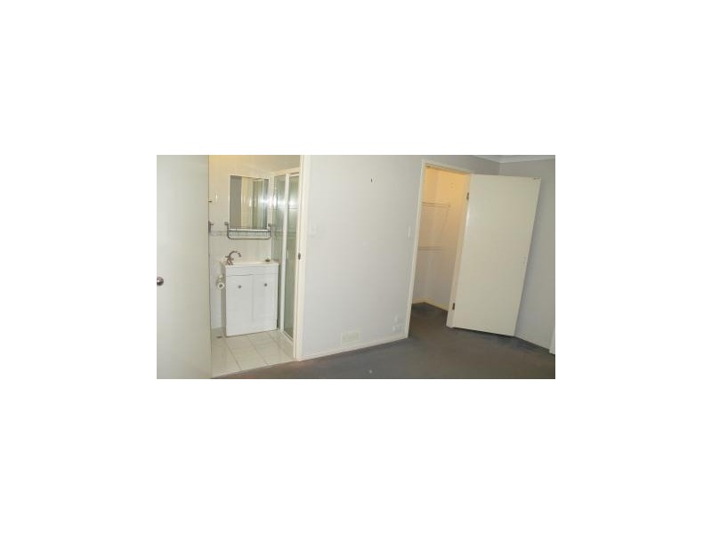 1/203 Central Street, Labrador QLD 4215