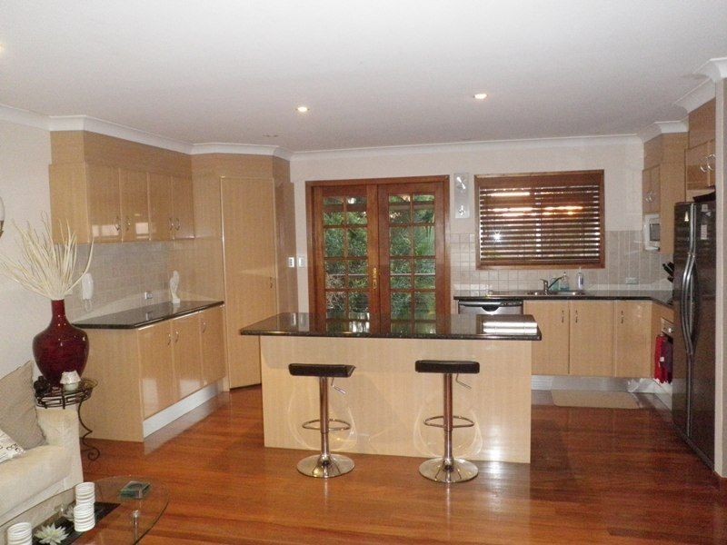 19 Eileen Ave, Southport QLD 4215