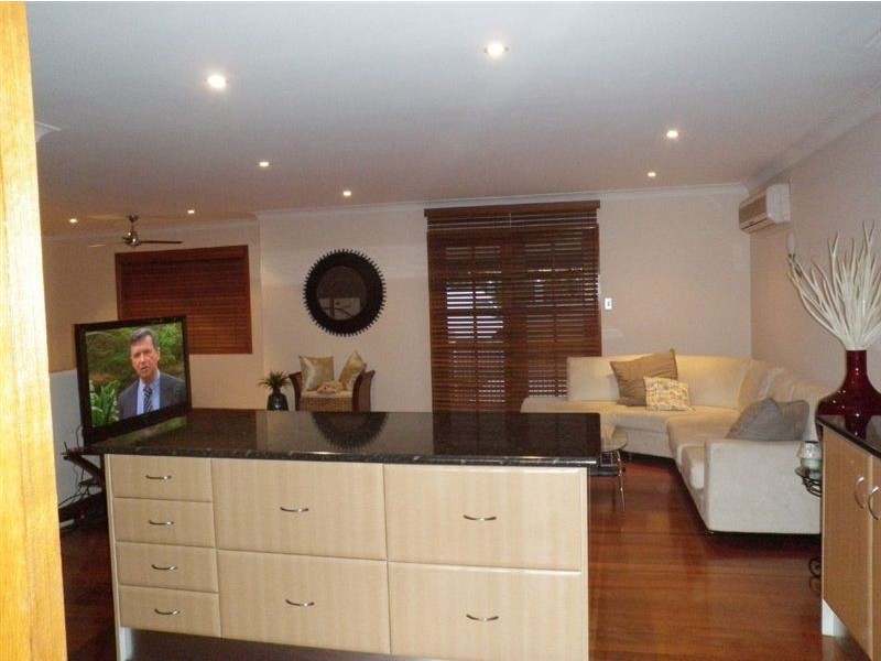 19 Eileen Ave, Southport QLD 4215