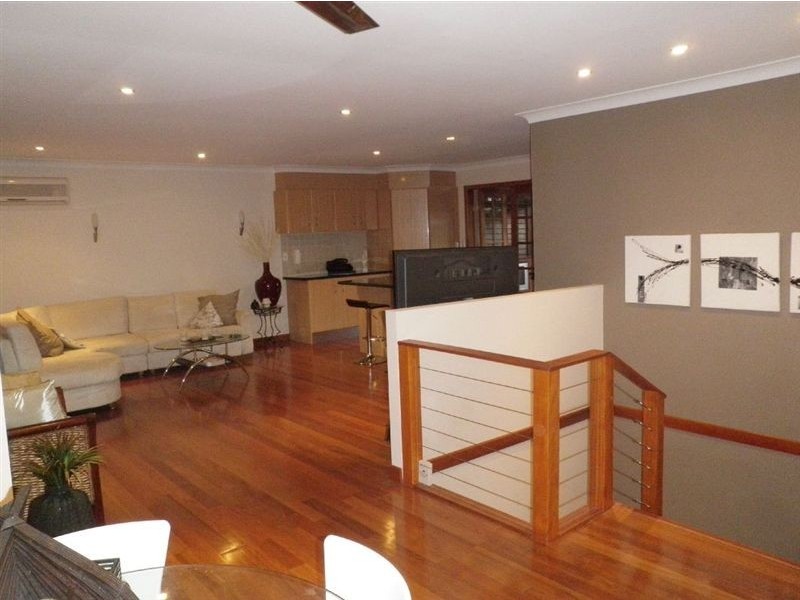 19 Eileen Ave, Southport QLD 4215