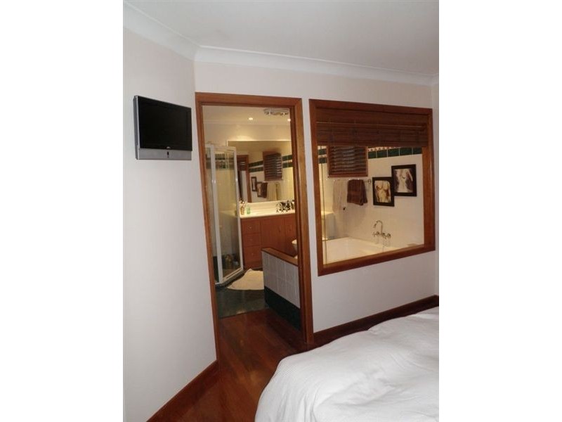 19 Eileen Ave, Southport QLD 4215