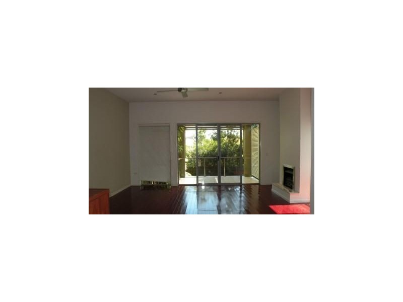 2/22 Billington Street, Labrador QLD 4215