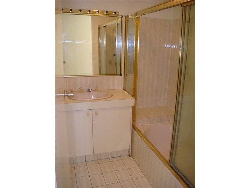 5/144 Marine Parade, Southport QLD 4215