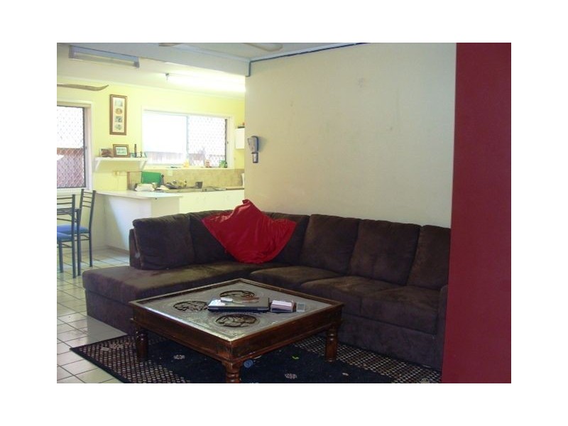 11 Larwon Terrace, Southport QLD 4215