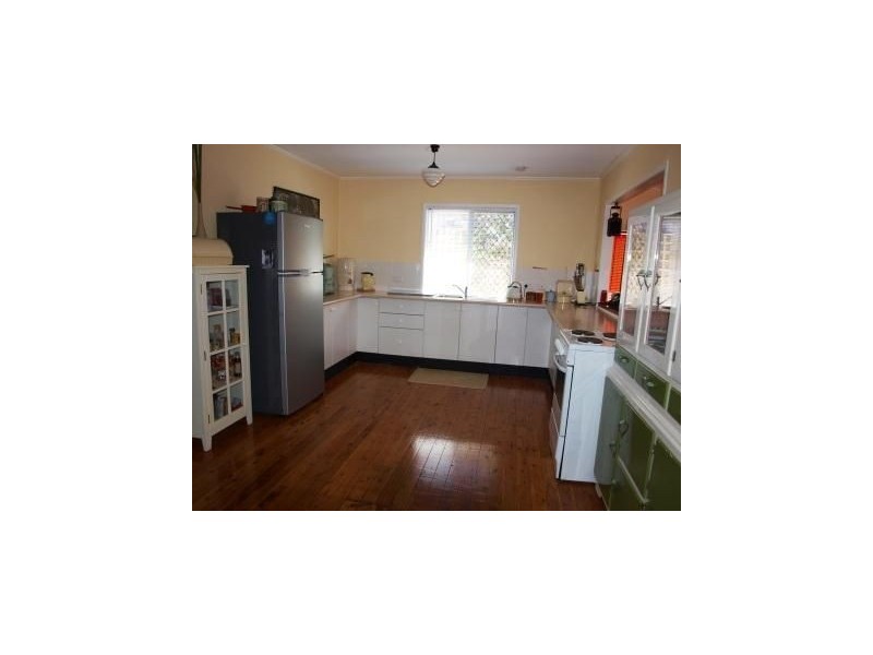 23 Ewan Street, Southport QLD 4215