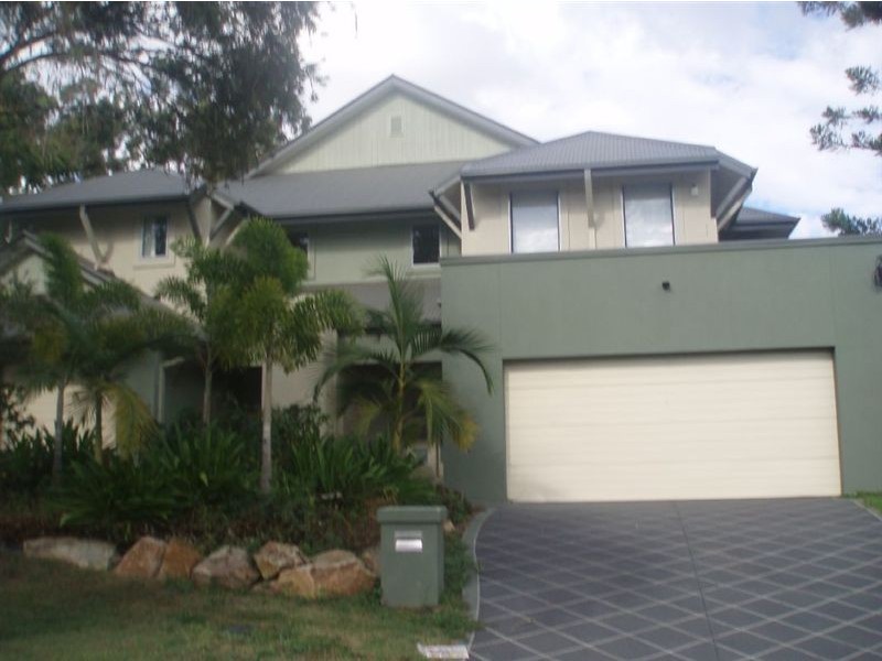 2/16 Harcourts Crescent, Southport QLD 4215
