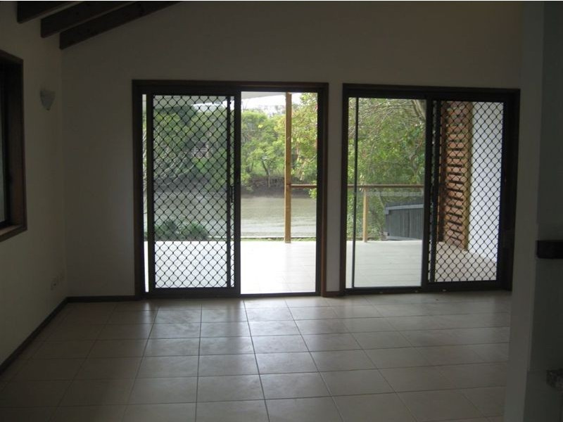 1/5 Royal Palm Ct, Southport QLD 4215