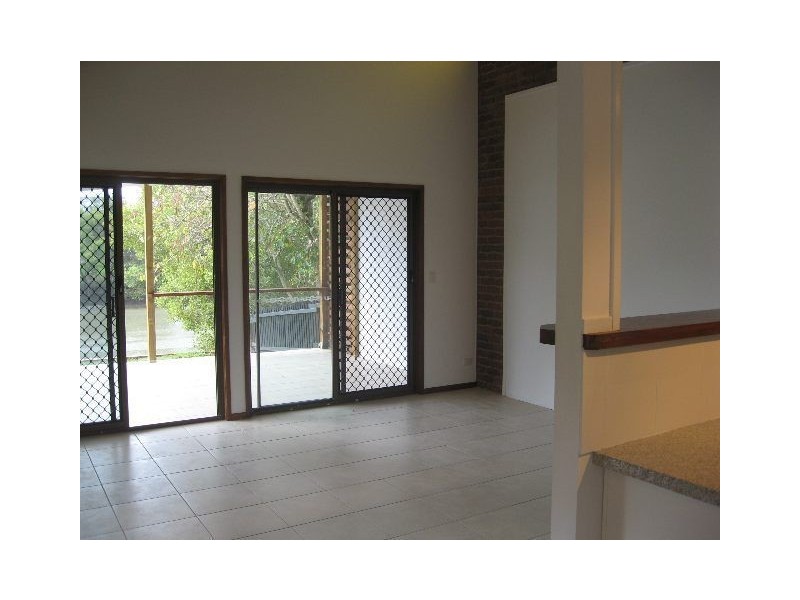 1/5 Royal Palm Ct, Southport QLD 4215