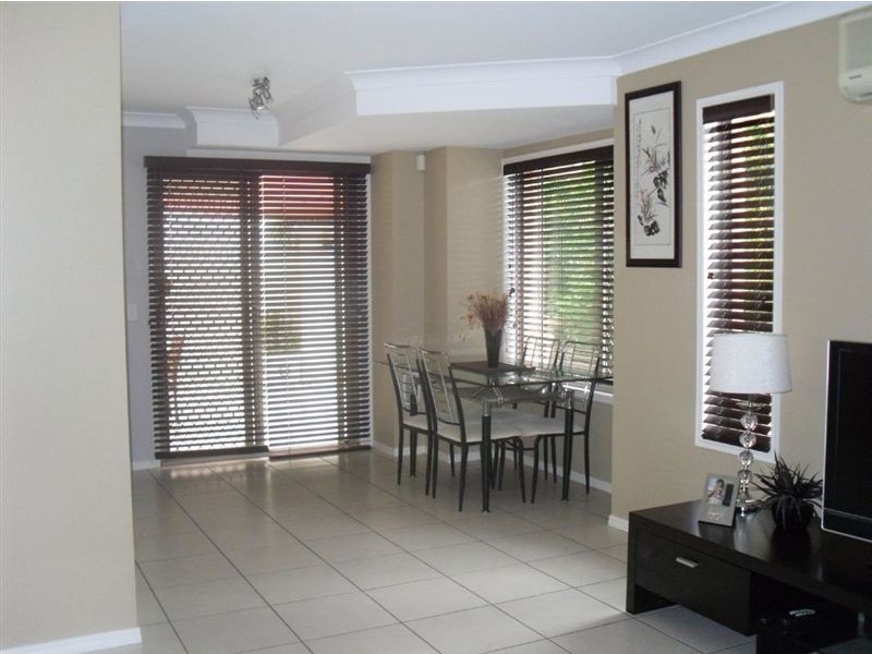 1/109 Pohlman St, Southport QLD 4215