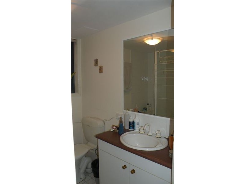 5/27 Chester Terrace, Southport QLD 4215