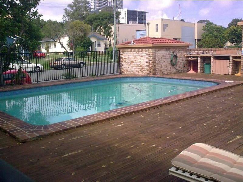 14/14 Spendelove Av, Southport QLD 4215