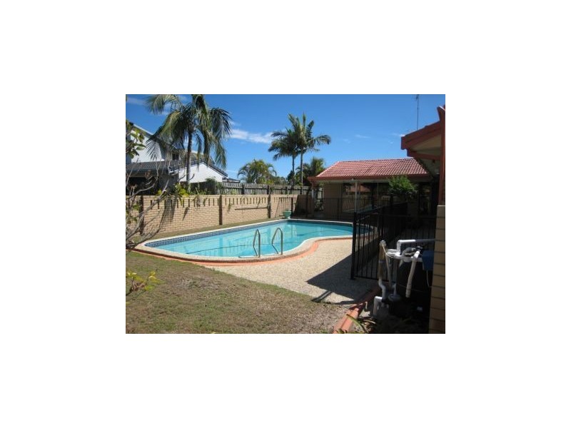 18 Cocos Crescent, Broadbeach Waters QLD 4218