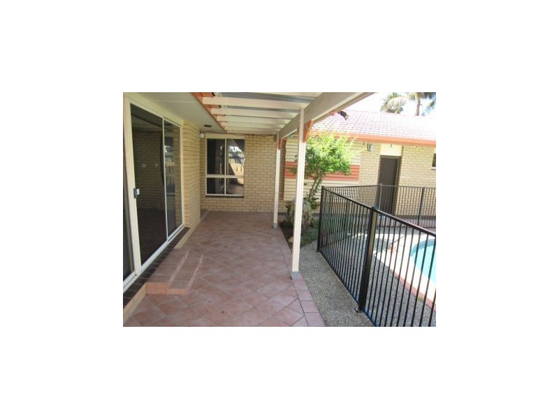 18 Cocos Crescent, Broadbeach Waters QLD 4218