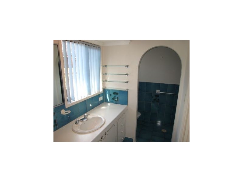 18 Cocos Crescent, Broadbeach Waters QLD 4218