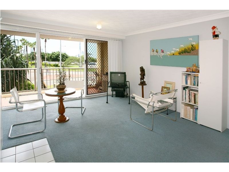 2/30 Marine Pde, Southport QLD 4215