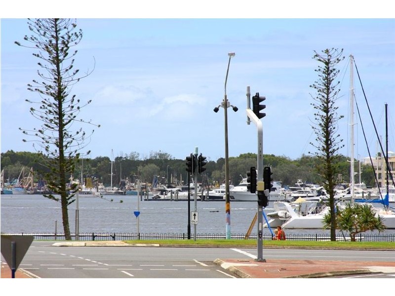 2/30 Marine Pde, Southport QLD 4215