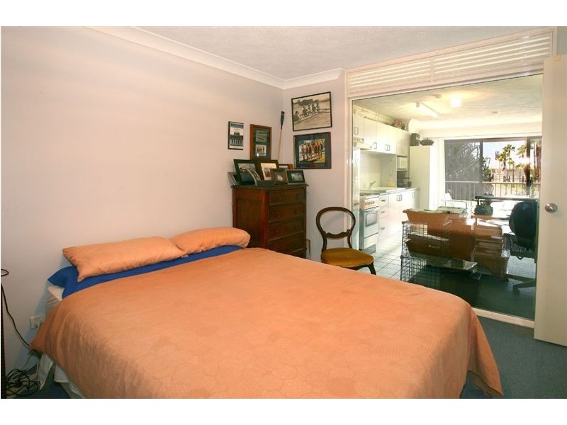 2/30 Marine Pde, Southport QLD 4215