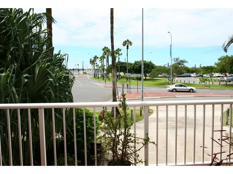 2/30 Marine Pde, Southport QLD 4215