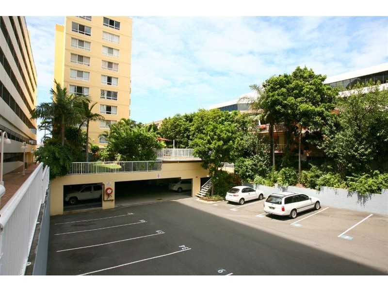 2/30 Marine Pde, Southport QLD 4215