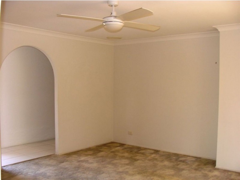 4 Barradine Cr, Helensvale QLD 4212