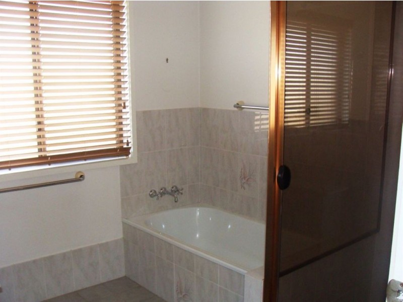 4 Barradine Cr, Helensvale QLD 4212