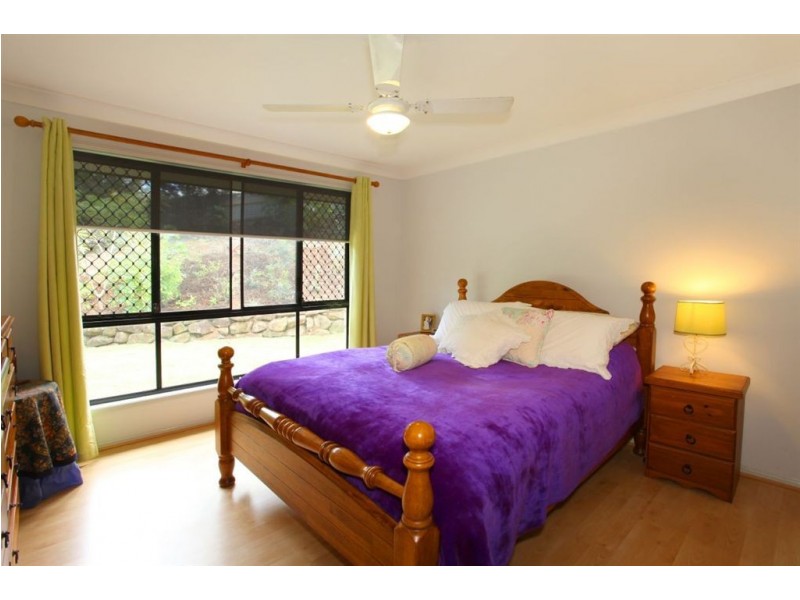 8 The Oval Dr, Mount Nathan QLD 4211