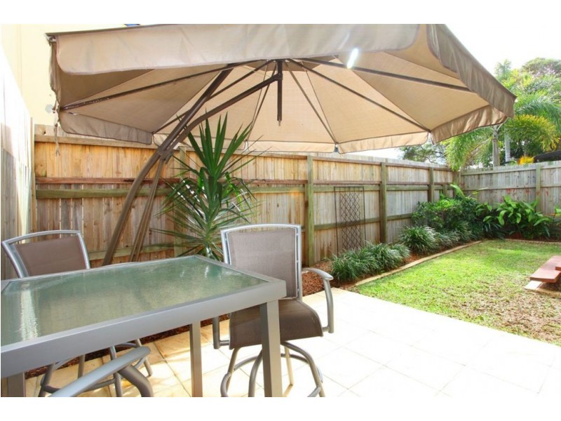 2/160 Muir St, Labrador QLD 4215