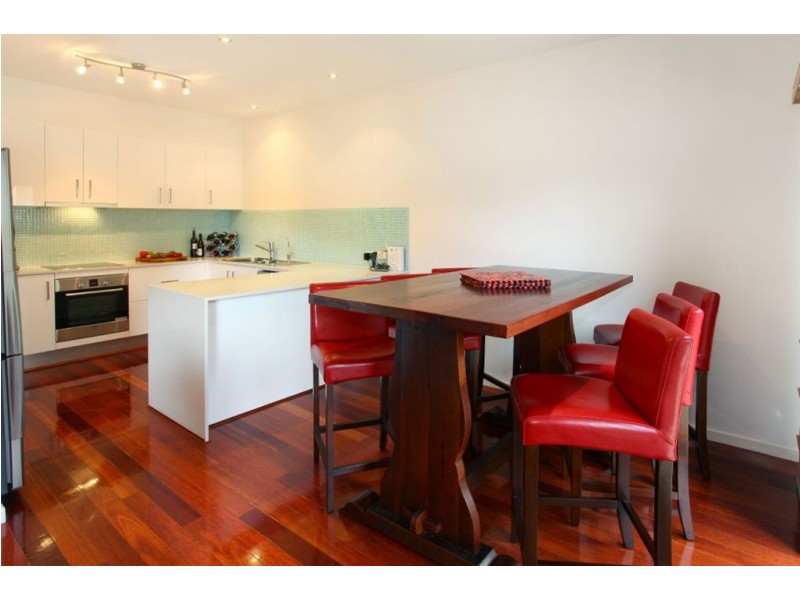 2/160 Muir St, Labrador QLD 4215
