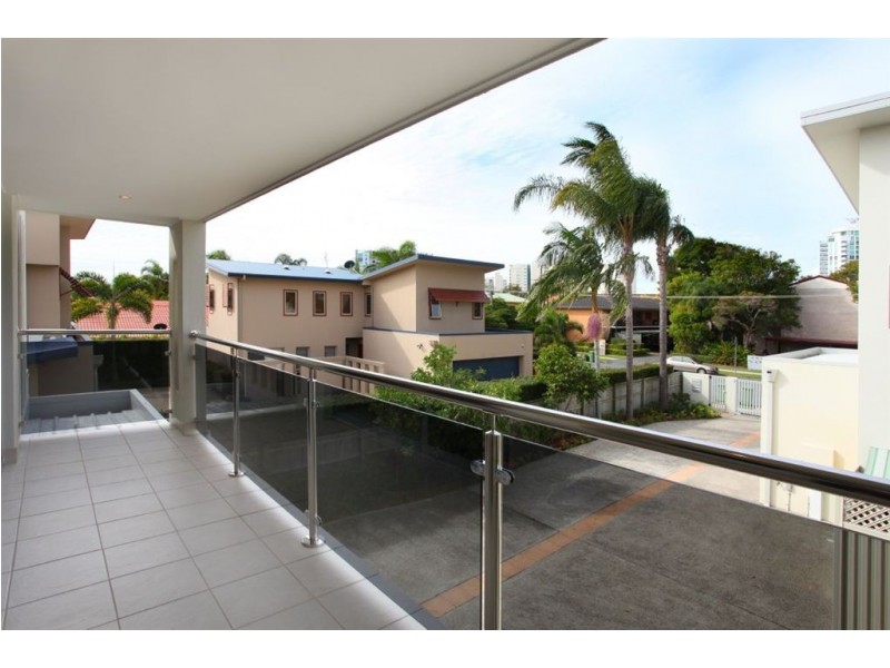 2/160 Muir St, Labrador QLD 4215