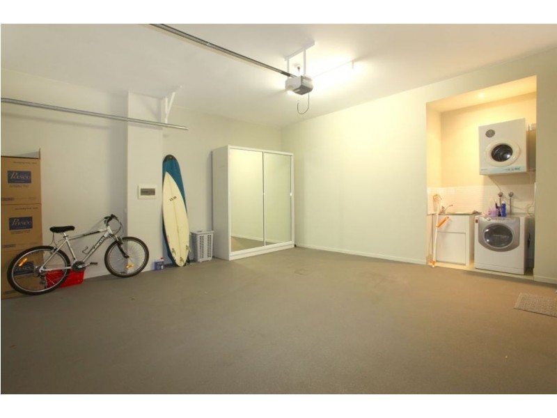 2/160 Muir St, Labrador QLD 4215