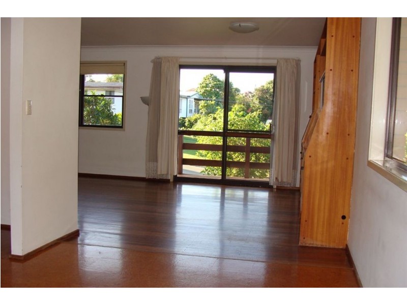 4 Blake St, Southport QLD 4215