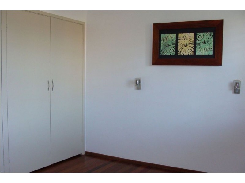 4 Blake St, Southport QLD 4215