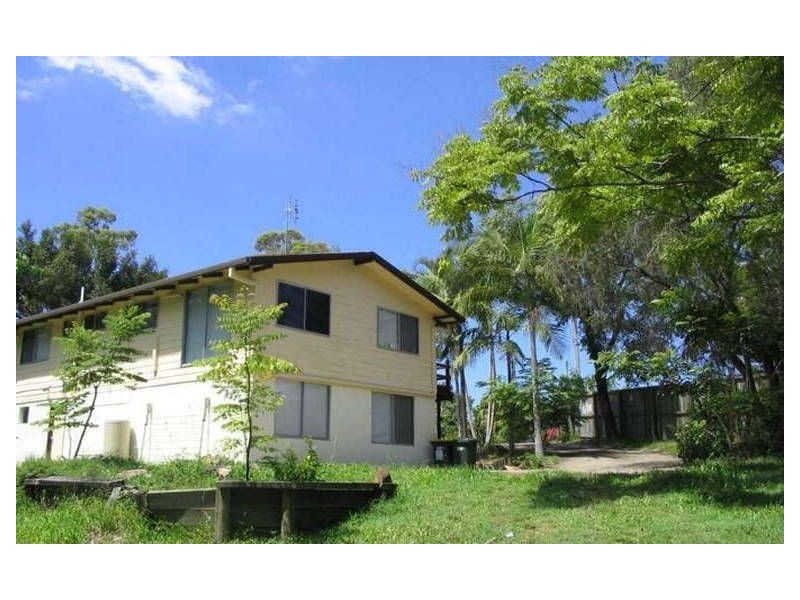 71 Ridgeway Avenue, Southport QLD 4215