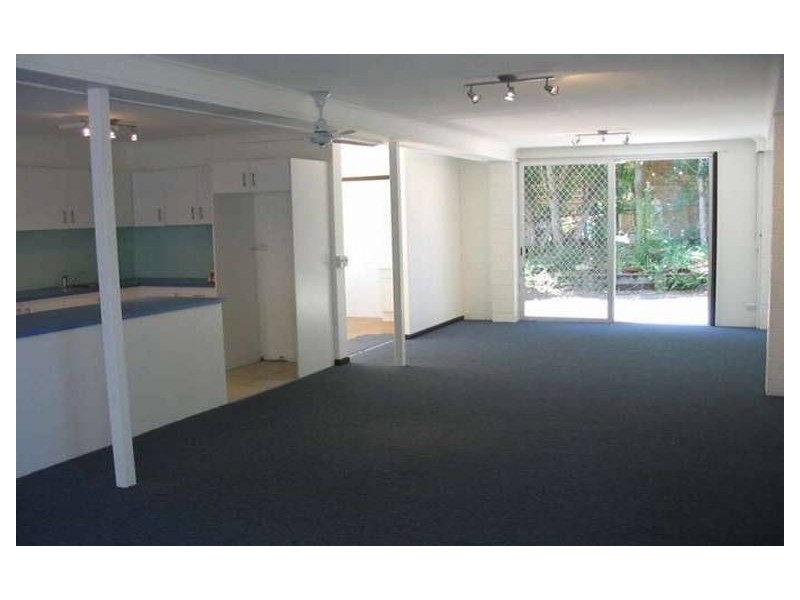 71 Ridgeway Avenue, Southport QLD 4215