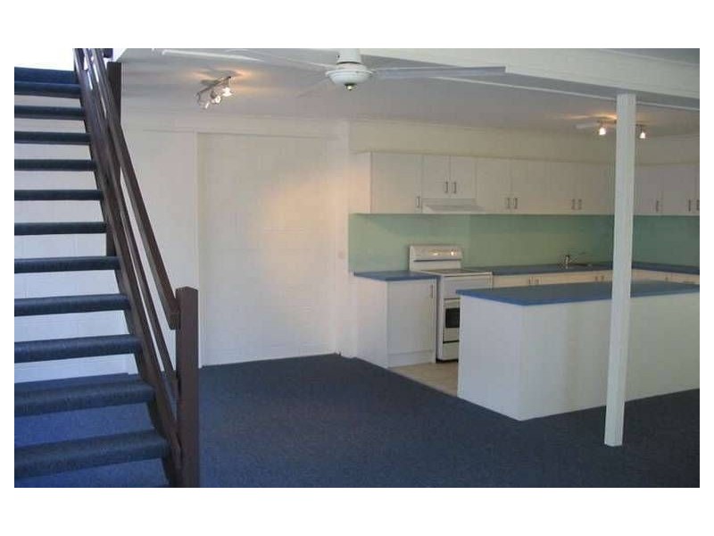 71 Ridgeway Avenue, Southport QLD 4215