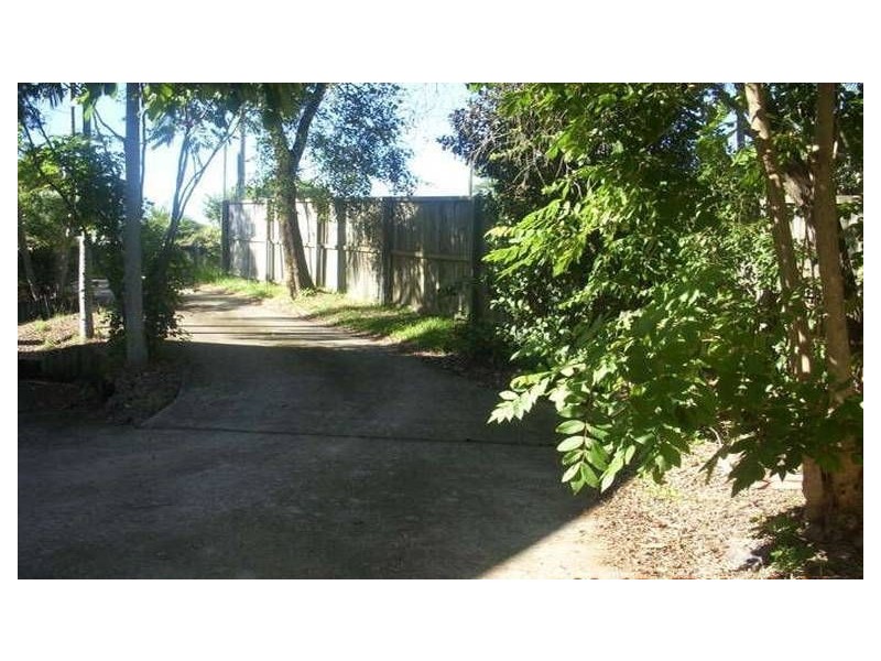 71 Ridgeway Avenue, Southport QLD 4215