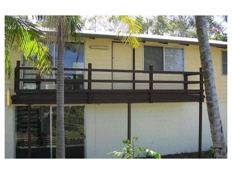 71 Ridgeway Avenue, Southport QLD 4215