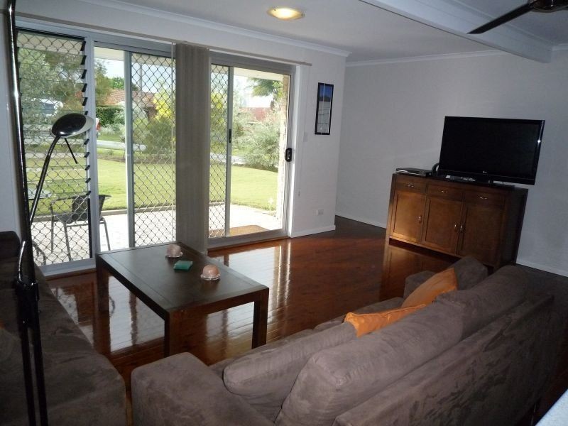 28 Shirley St, Southport QLD 4215