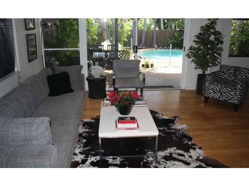 22 Fox Ave, Southport QLD 4215